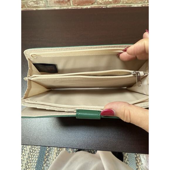 Mundi Women's Large Bi-Fold Wallet Color Green NWT - Picture 2 of 10